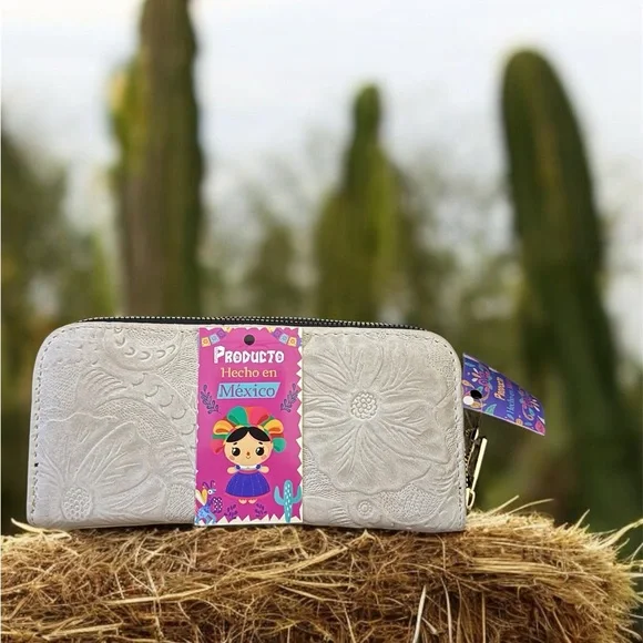 Artisanal Wallet, Embroidered Wallet, Handcrafted in Mexico, Women’s Wallet, New - Picture 5 of 6